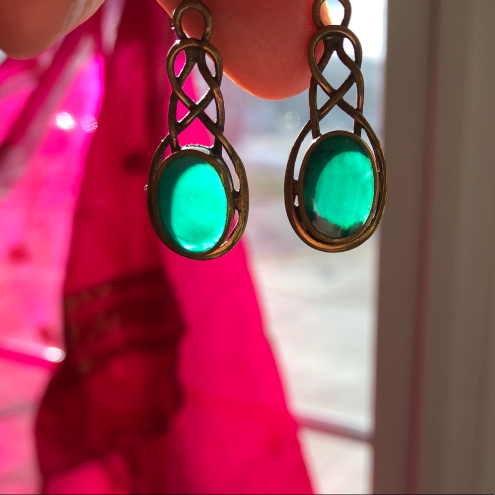 Celtic knot drop earrings, green stone - Picture 2 of 4